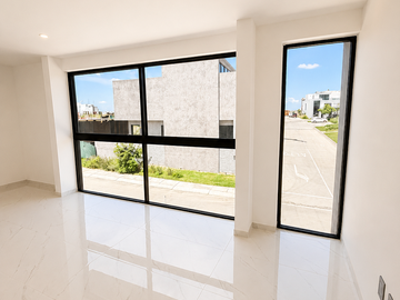 Casa Nueva en Venta en Valle Imperial | Coto Egipcio