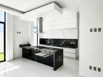 Casa Nueva en Venta en Valle Imperial | Coto Egipcio