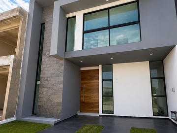 Casa Nueva en Venta en Valle Imperial | Coto Egipcio