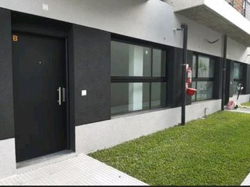 Vicente López - Oficina Planta Baja con 2 cocheras !