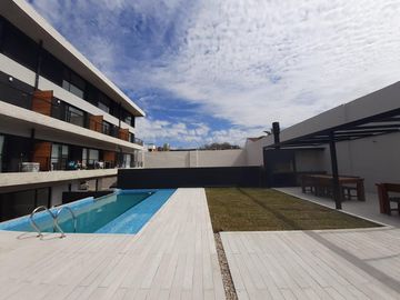 Vicente López - Oficina Planta Baja con 2 cocheras !