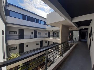 Vicente López - Oficina Planta Baja con 2 cocheras !