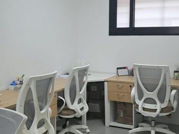 Vicente López - Oficina Planta Baja con 2 cocheras !