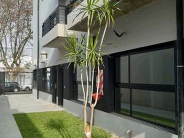 Vicente López - Oficina Planta Baja con 2 cocheras !