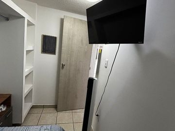 CASA EN RENTA CON 5 HABITACIONES AMUEBLADAS