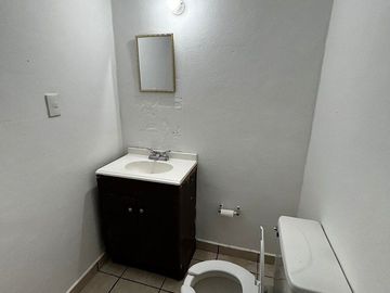 CASA EN RENTA CON 5 HABITACIONES AMUEBLADAS