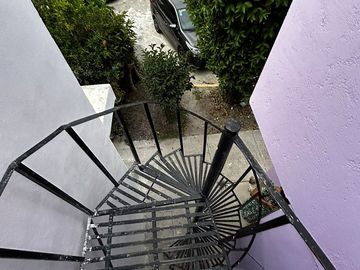 CASA EN RENTA CON 5 HABITACIONES AMUEBLADAS
