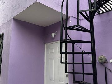 CASA EN RENTA CON 5 HABITACIONES AMUEBLADAS