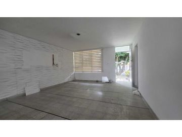 Casa Lote en venta ubicada en Medellin sector Estadio. Para construir.