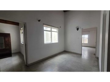 Casa Lote en venta ubicada en Medellin sector Estadio. Para construir.