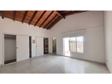 Casa Lote en venta ubicada en Medellin sector Estadio. Para construir.