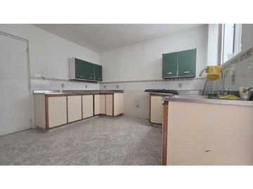 Casa Lote en venta ubicada en Medellin sector Estadio. Para construir.