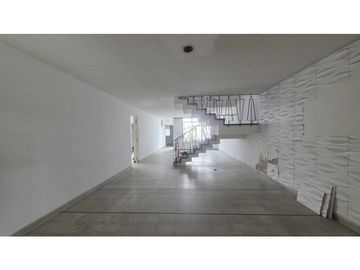 Casa Lote en venta ubicada en Medellin sector Estadio. Para construir.
