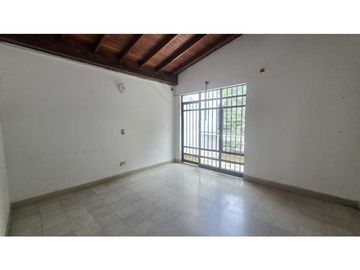 Casa Lote en venta ubicada en Medellin sector Estadio. Para construir.