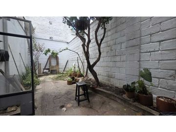 Casa Lote en venta ubicada en Medellin sector Estadio. Para construir.