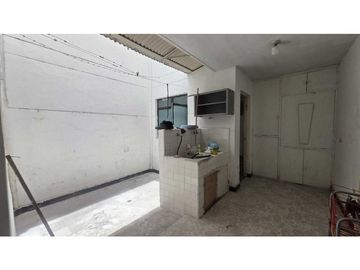 Casa Lote en venta ubicada en Medellin sector Estadio. Para construir.