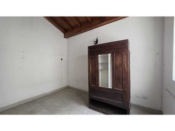 Casa Lote en venta ubicada en Medellin sector Estadio. Para construir.