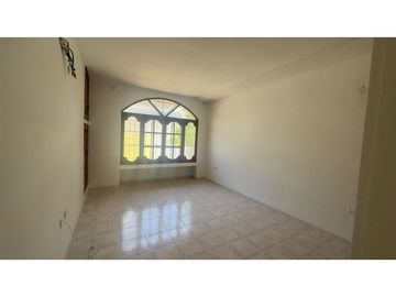 Casa en venta espaciosa y acogedora 060