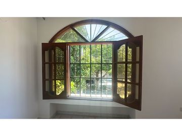 Casa en venta espaciosa y acogedora 060