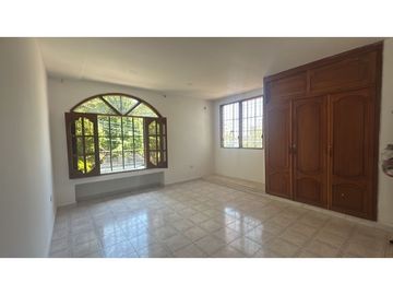 Casa en venta espaciosa y acogedora 060