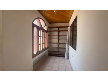 Casa en venta espaciosa y acogedora 060