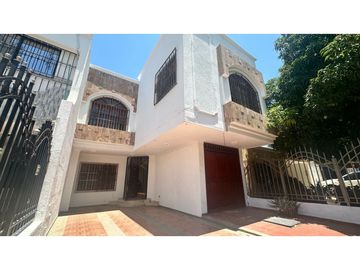Casa en venta espaciosa y acogedora 060