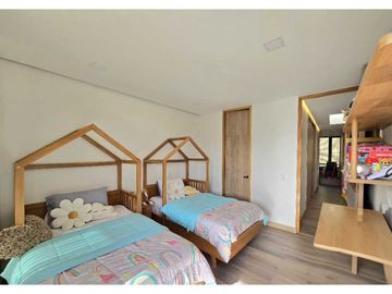 Venta de casa en unidad cerrada. Rionegro, sector Sajonia.