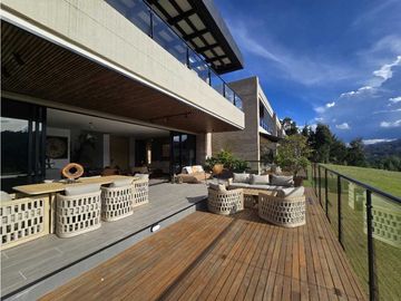 Venta de casa en unidad cerrada. Rionegro, sector Sajonia.