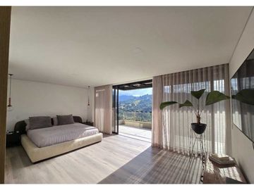 Venta de casa en unidad cerrada. Rionegro, sector Sajonia.