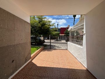 CASA EN VENTA UNA PLANTA EN JARDINES ALCALDE