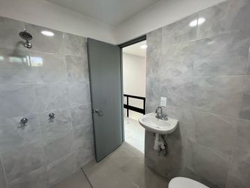CASA REMODELADA EN JARDINES ALCALDE