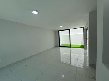 CASA REMODELADA EN JARDINES ALCALDE