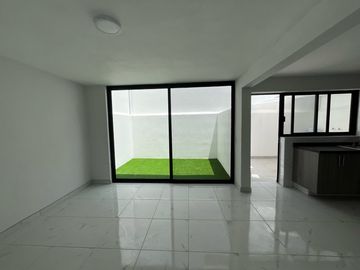 CASA REMODELADA EN JARDINES ALCALDE