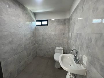 CASA REMODELADA EN JARDINES ALCALDE