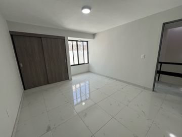 CASA REMODELADA EN JARDINES ALCALDE