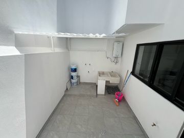 CASA REMODELADA EN JARDINES ALCALDE