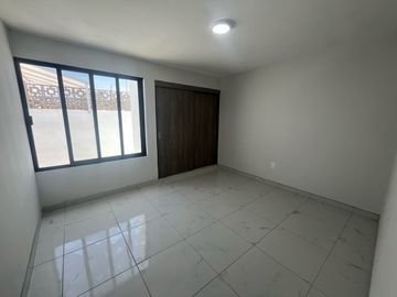 CASA REMODELADA EN JARDINES ALCALDE