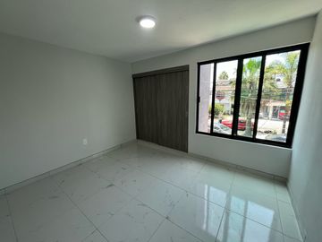 CASA REMODELADA EN JARDINES ALCALDE
