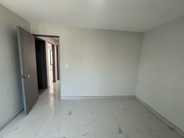 CASA REMODELADA EN JARDINES ALCALDE