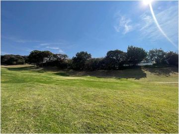 Terreno en Gran Reserva con infinity pool ya construida con vista al campo de golf