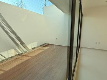 LOMAS DE LA RIOJA, Casa en VENTA de 3 recamaras con baño cada una