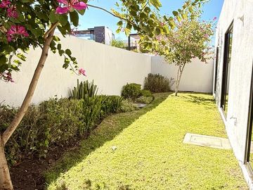 Casa Un Piso 3 Rec   Sala TV, Amplio Jardín en Zibatá, Querétaro