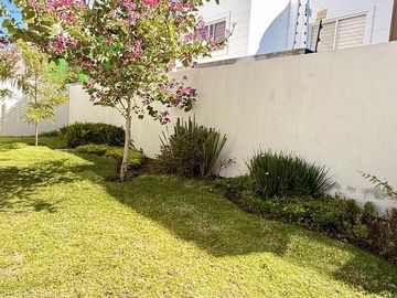 Casa de Un Piso con Amplio Jardín en Zaru, Querétaro