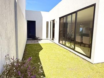 Casa de Un Piso con Amplio Jardín en Zaru, Querétaro
