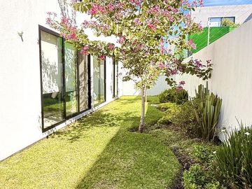 Casa de Un Piso con Amplio Jardín en Zaru, Querétaro