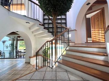 VENTA DE CASA EN FRACCIONAMIENTO CLUB DE GOLF LOS ENCINOS EN LERMA