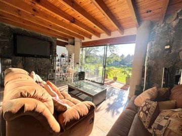 VENTA DE CASA EN FRACCIONAMIENTO CLUB DE GOLF LOS ENCINOS EN LERMA
