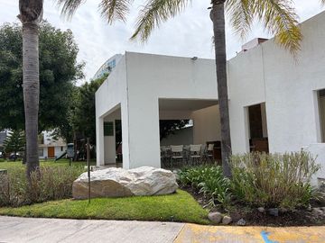 Casa amueblada en renta en Juriquilla Santa Fe 3 rec y sala de tv.