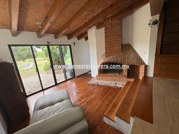 CASA EN RENTA EN TEQUISQUIAPAN EN EL FRACC. GRANJAS RESIDENCIALES. Maru