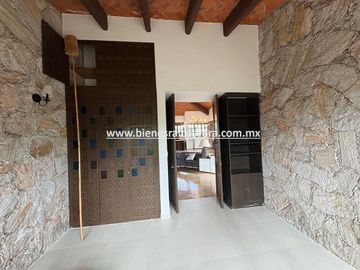 CASA EN RENTA EN TEQUISQUIAPAN EN EL FRACC. GRANJAS RESIDENCIALES. Maru